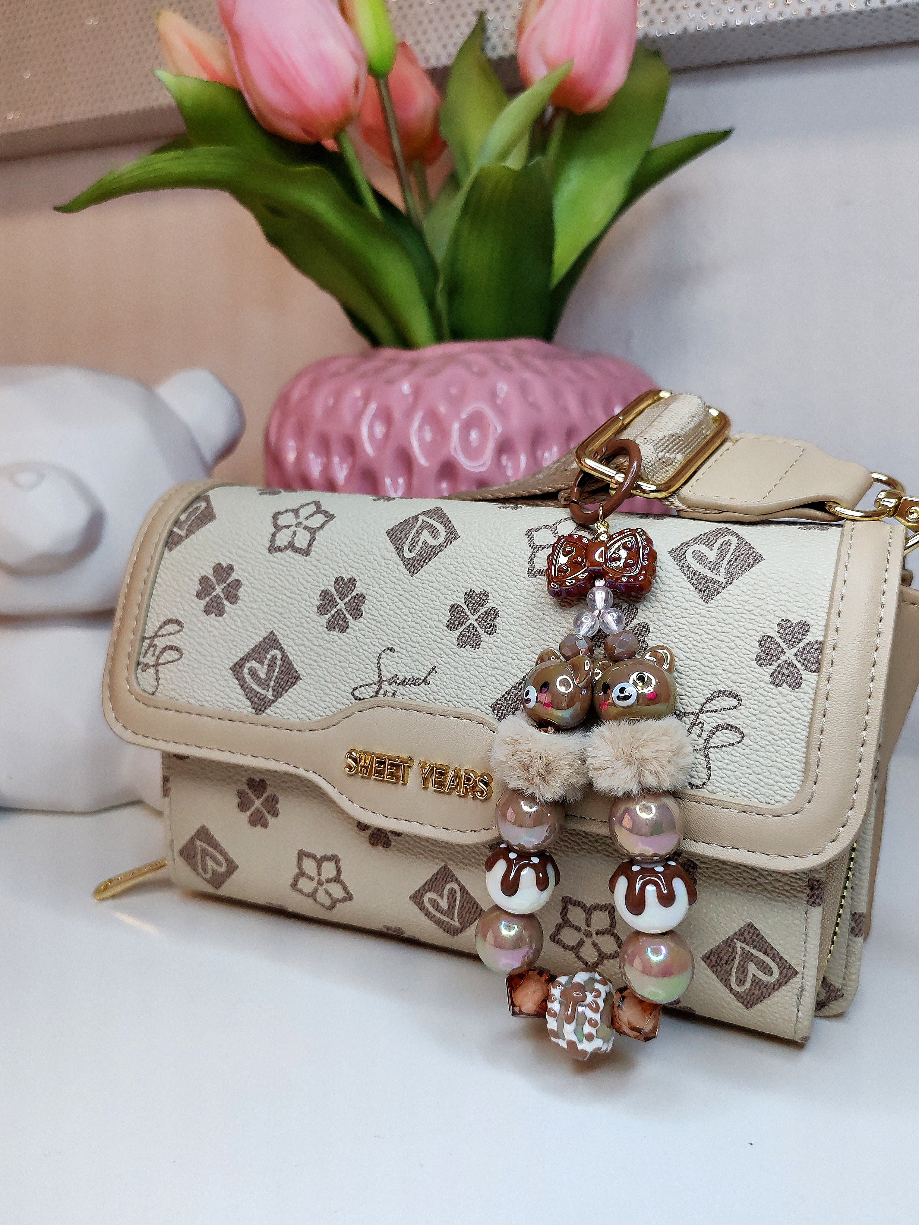 Choco Teddy Charm – Handgefertigter Kawaii Taschen- & Schlüsselanhänger