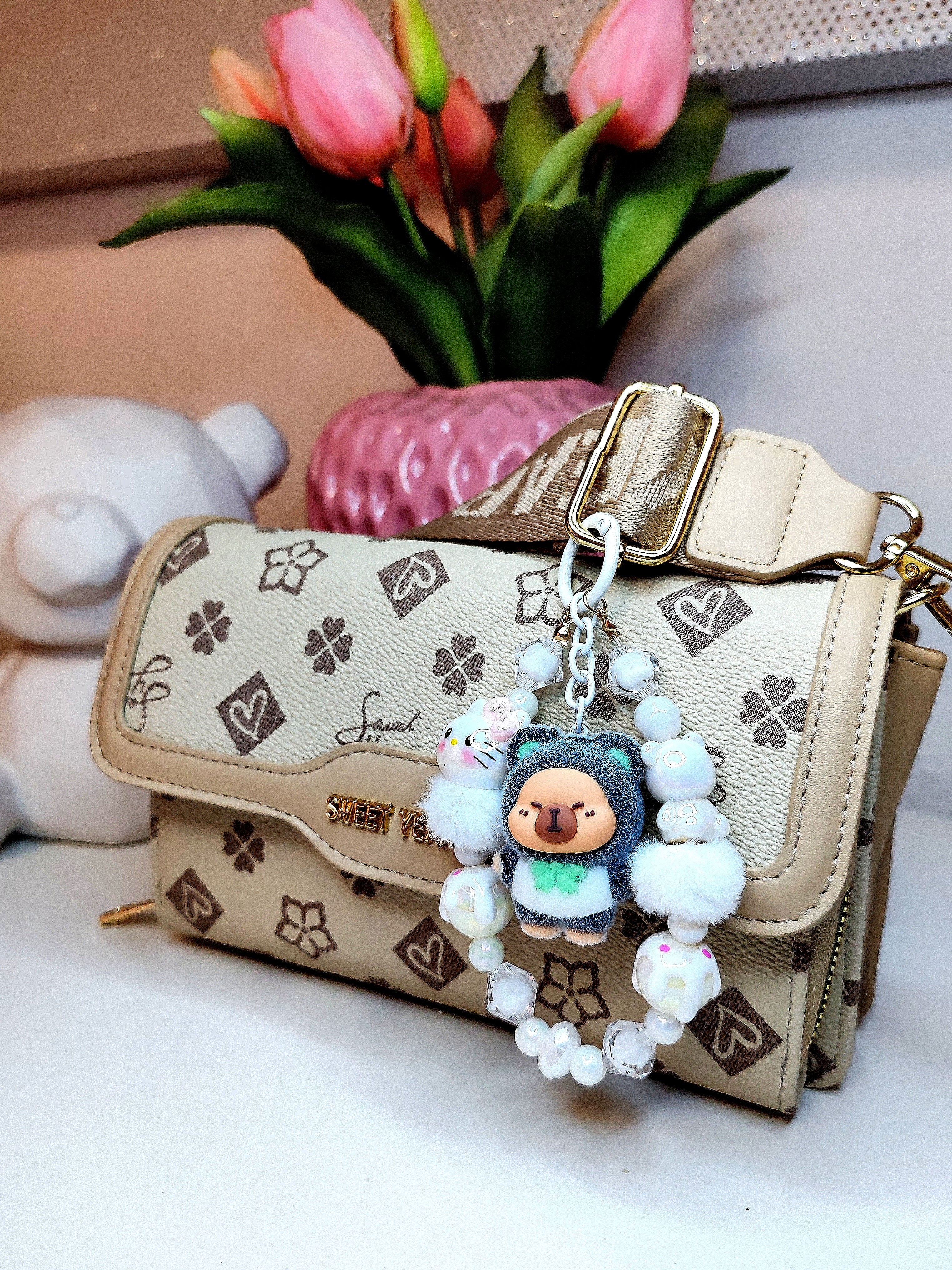 Cozy Capybara Charm – Handgefertigter Taschen- & Schlüsselanhänger