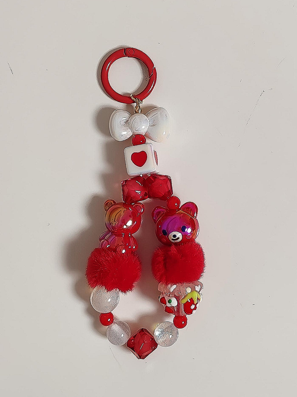 Ruby Teddy Charm – Handgefertigter Taschen- & Schlüsselanhänger