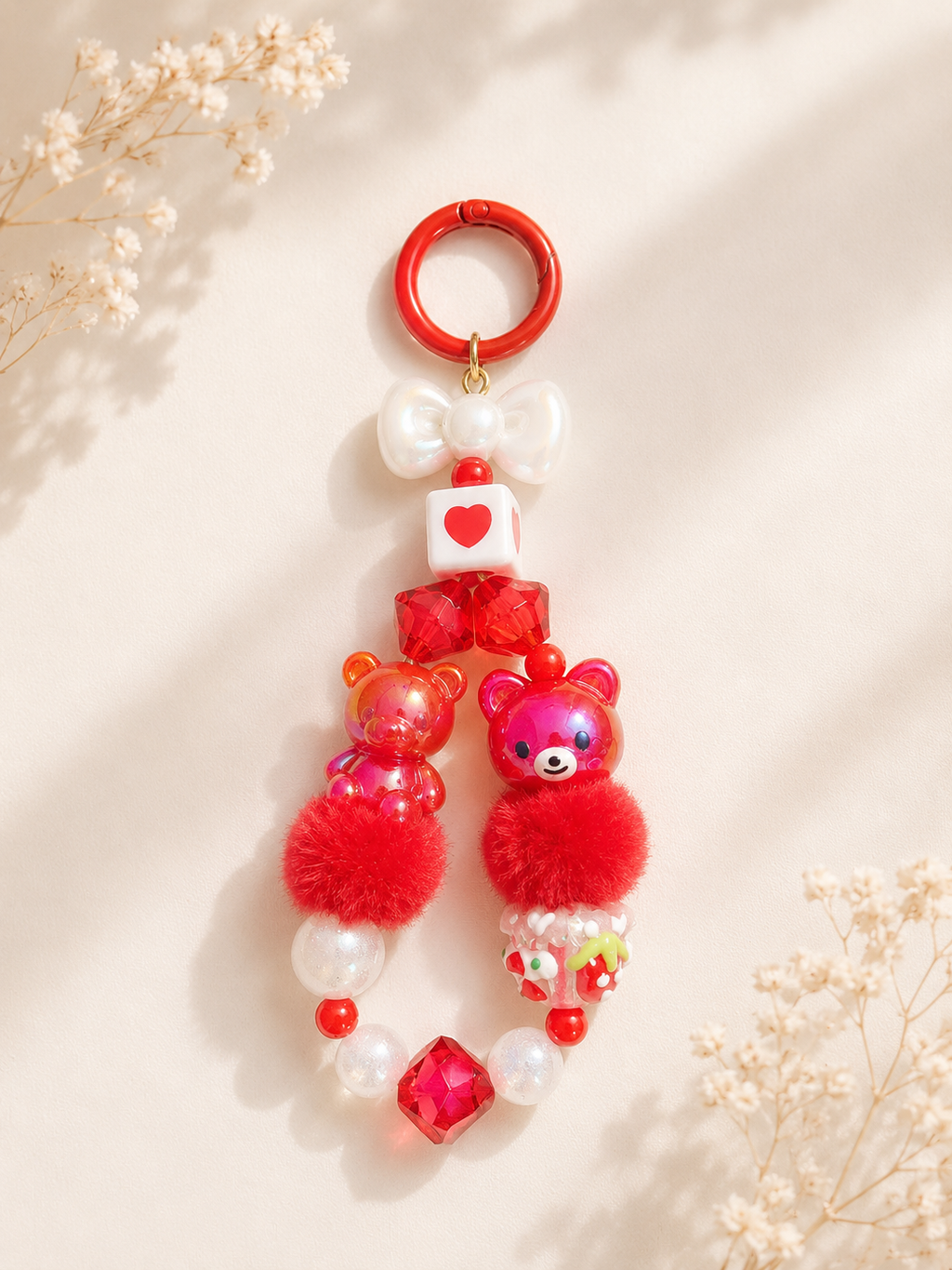 Ruby Teddy Charm – Handgefertigter Taschen- & Schlüsselanhänger