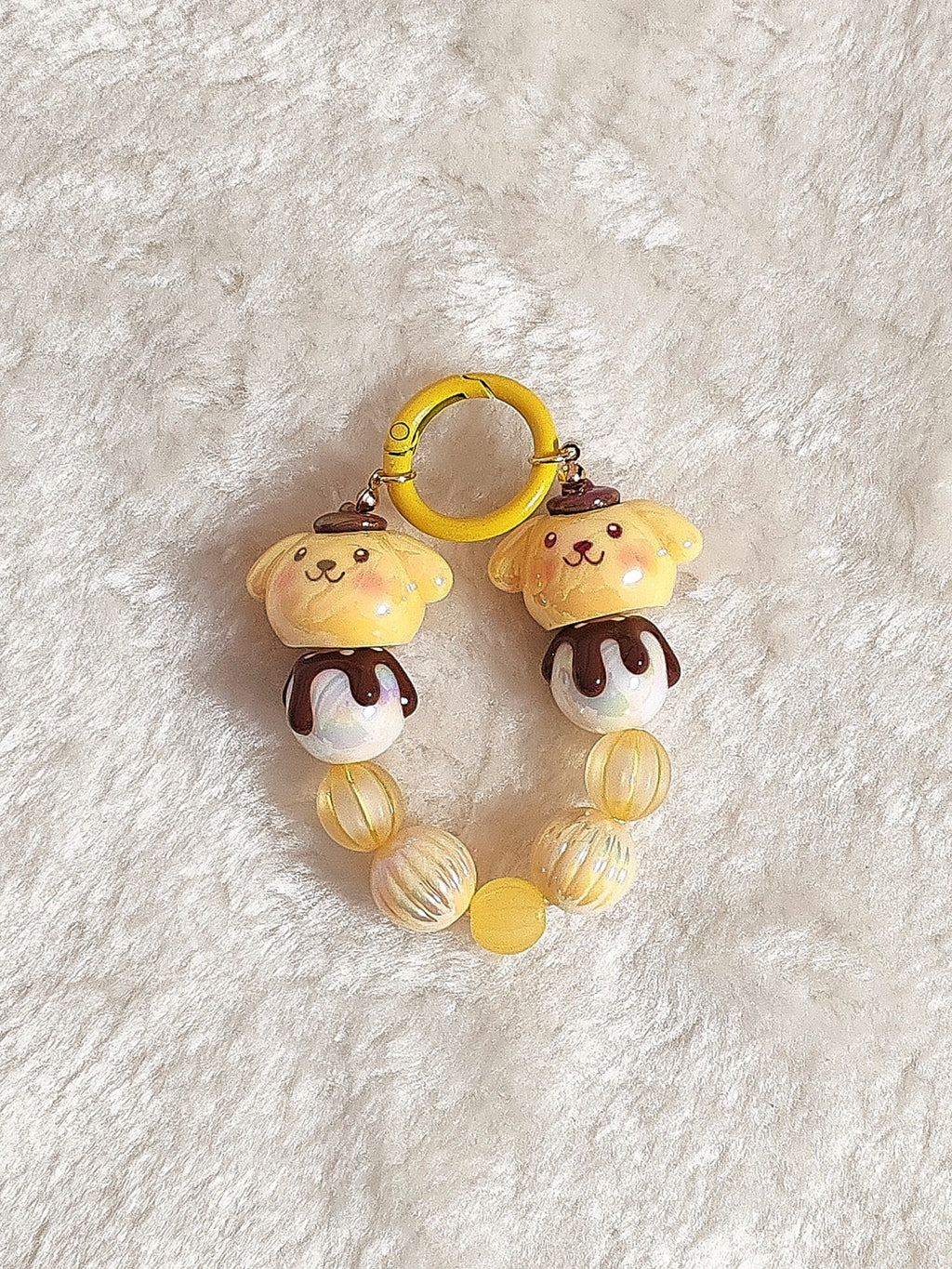 Pudding Puppy Charm – Handgefertigter Kawaii Taschen- & Schlüsselanhänger