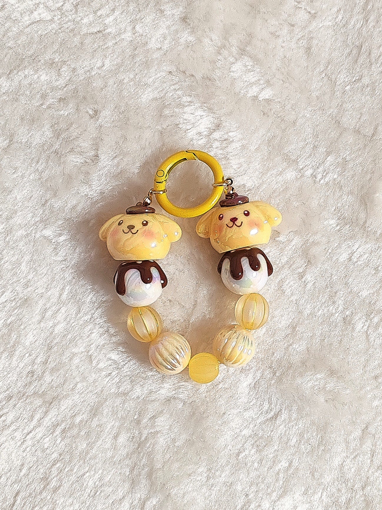 Pudding Puppy Charm – Handgefertigter Kawaii Taschen- & Schlüsselanhänger