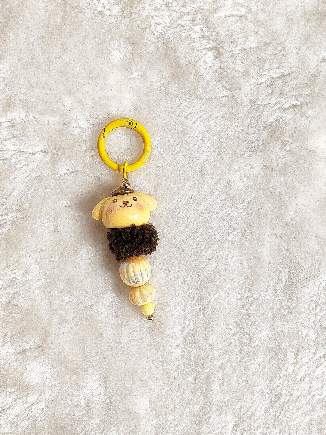 Pompom Latte Charm – Handgefertigter Kawaii Taschen- & Schlüsselanhänger