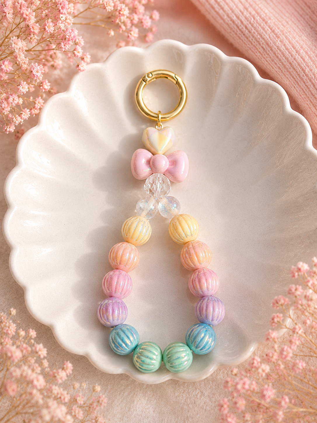 Rainbow Pearl Charm – Handgemachter Pastell-Schlüsselanhänger