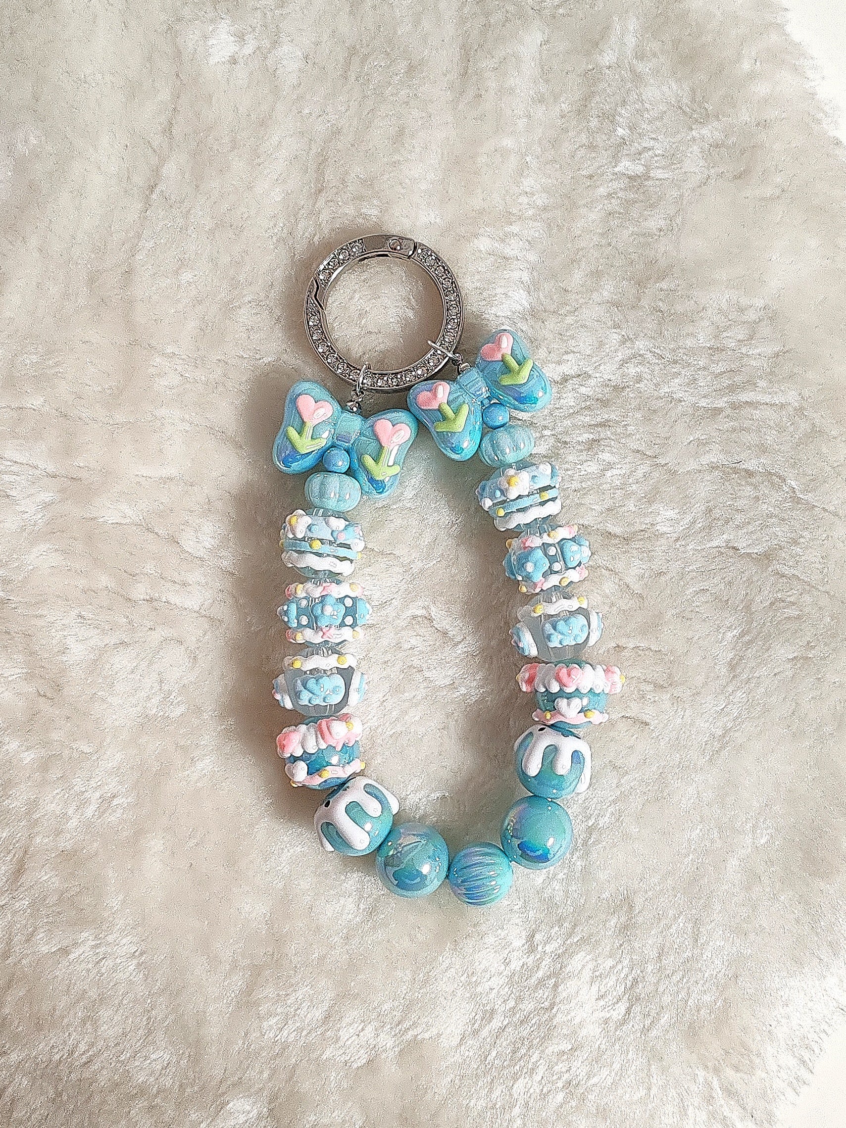 Pastel Bloom Charm – Handgefertigter Taschen- & Schlüsselanhänger