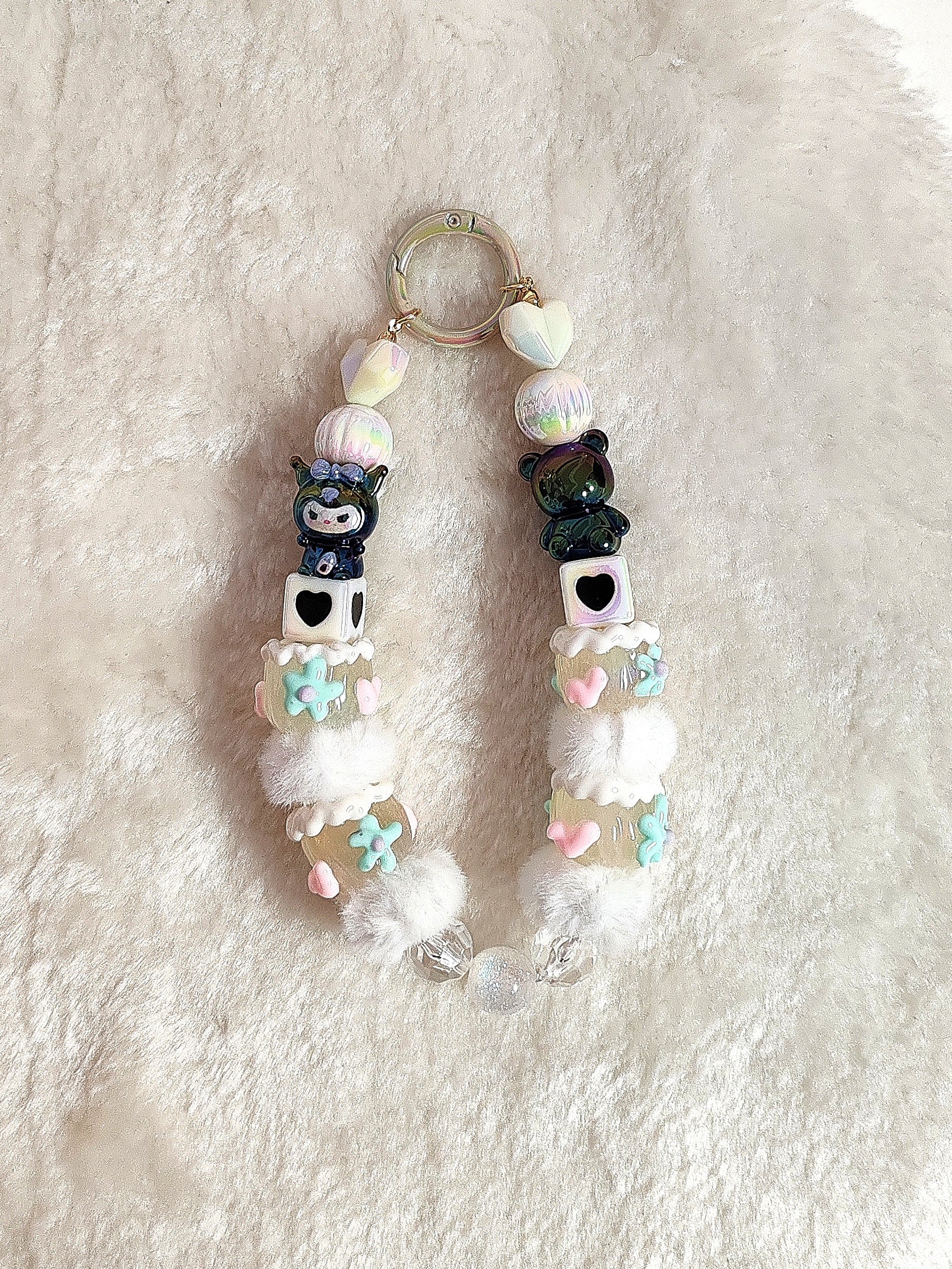 Pastel Goth Charm – Handgefertigter Taschen- & Schlüsselanhänger