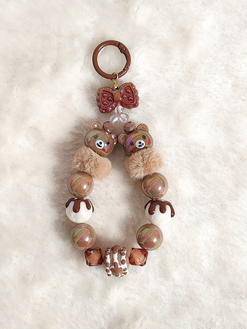 Choco Teddy Charm – Handgefertigter Kawaii Taschen- & Schlüsselanhänger