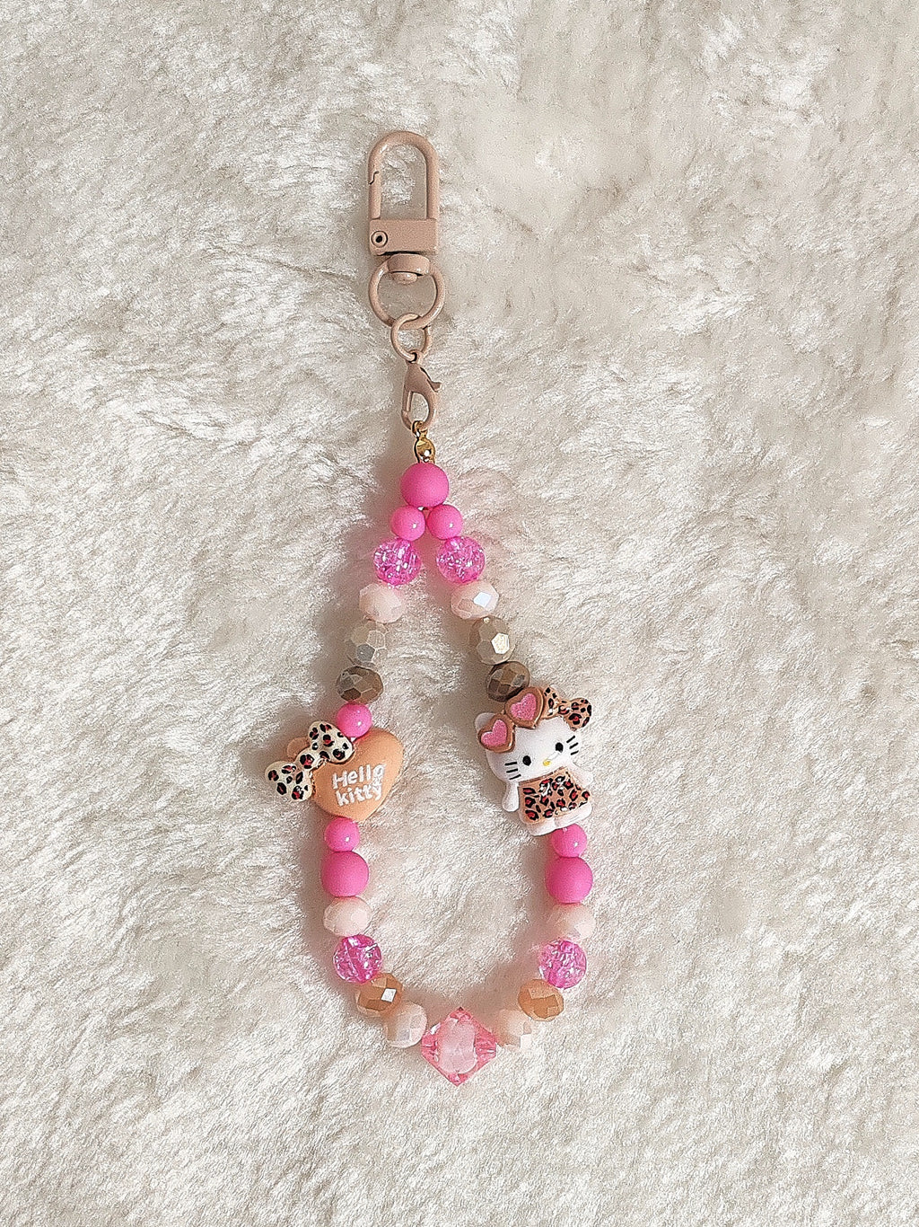Hello Kitty Leopard Charm – Handgemachter Schlüsselanhänger