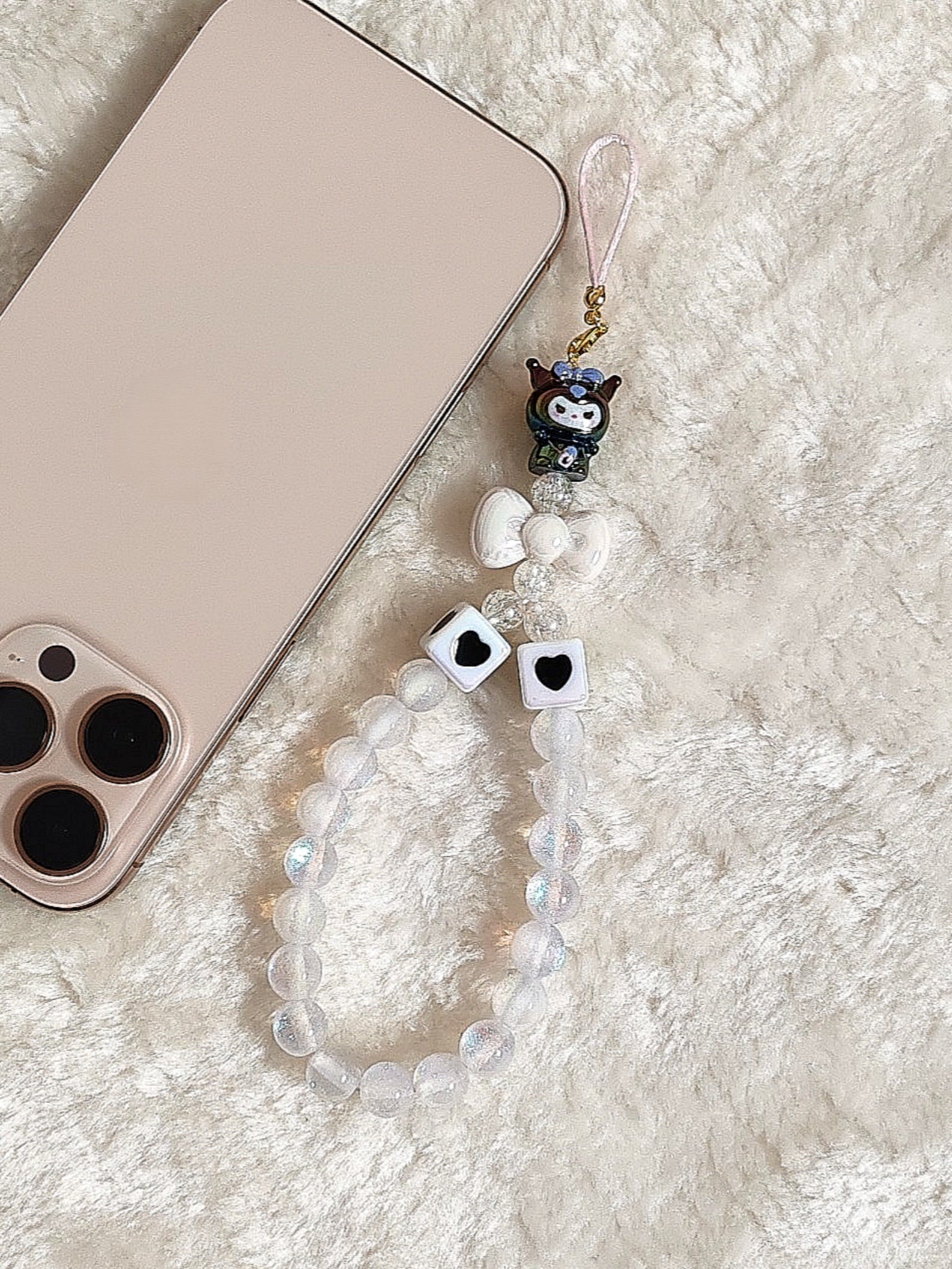 Handgemachter Handy-Anhänger – Kuromi Pearl Charm