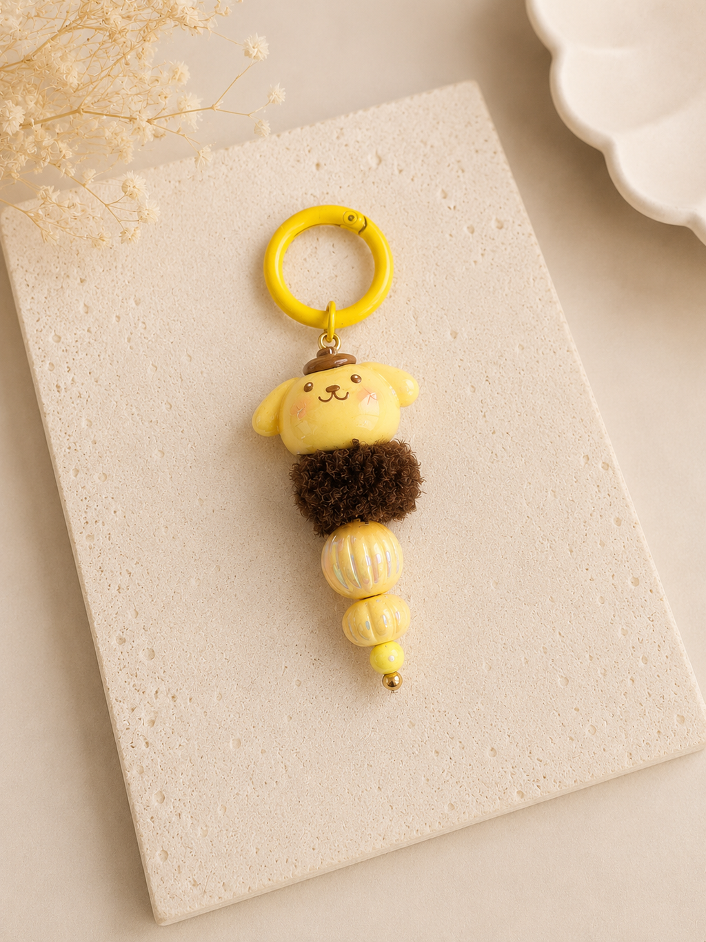 Pompom Latte Charm – Handgefertigter Kawaii Taschen- & Schlüsselanhänger