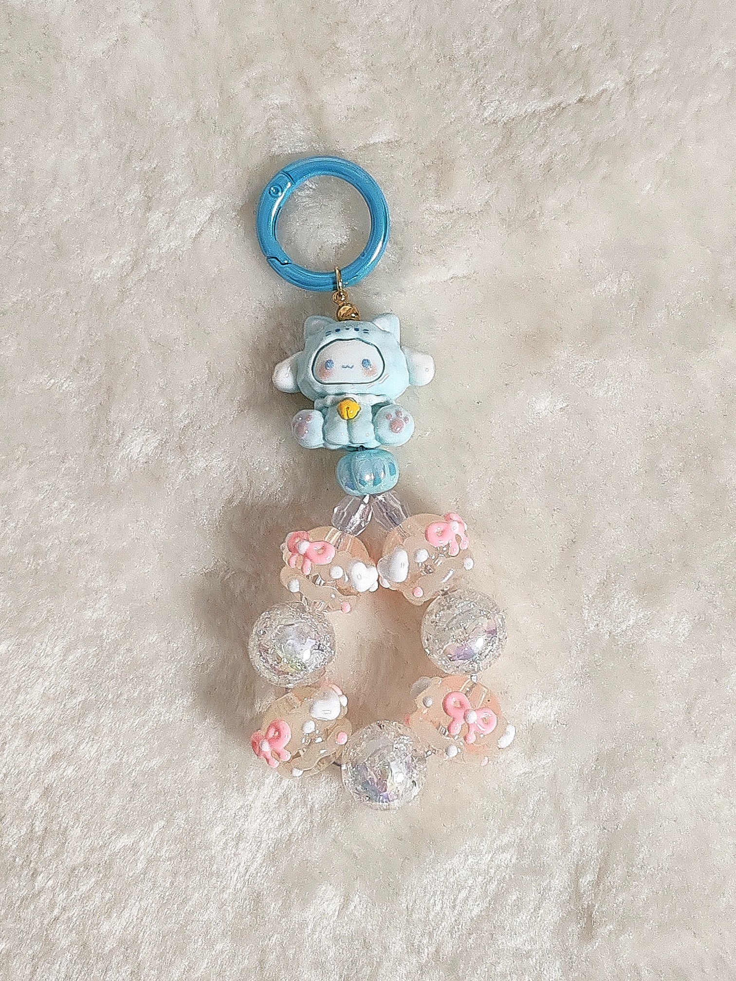 Snow Dream Charm – Handgefertigter Taschen- & Schlüsselanhänger