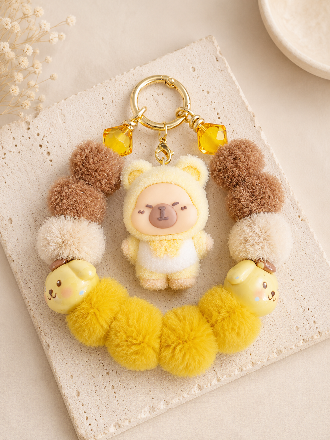 Sunny Capybara Charm – Handgefertigter Taschen- & Schlüsselanhänger
