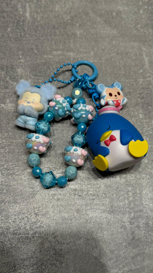Dreamy Penguin Friends Charm – Handgefertigter Taschen- & Schlüsselanhänger