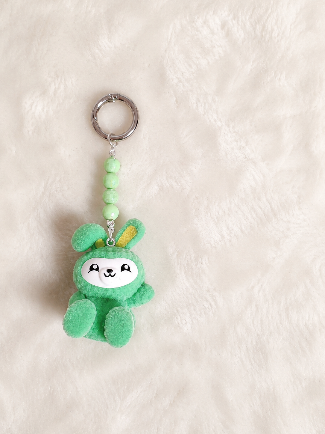 Grüner Hasen Charm Anhänger – Handmade