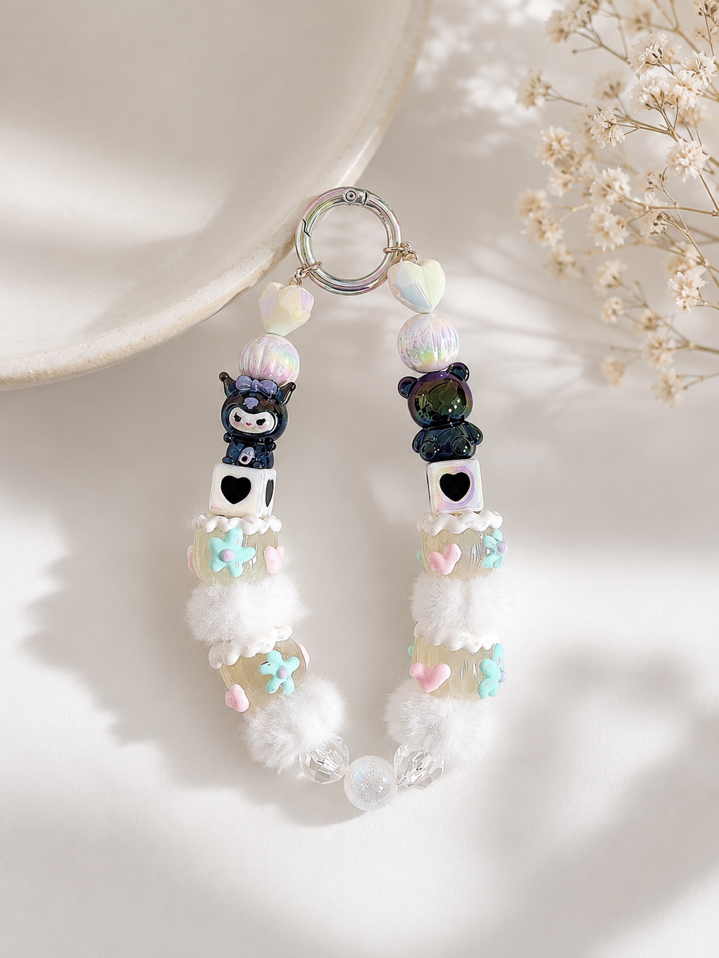 Pastel Goth Charm – Handgefertigter Taschen- & Schlüsselanhänger